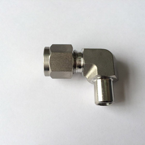 直角卡套焊接接头